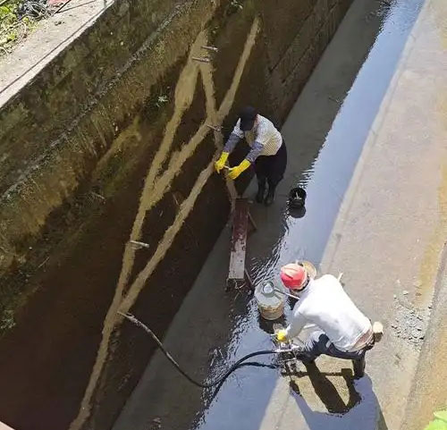 干驿镇污水池堵漏